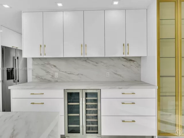 2-bedroom condo for sale in Sunny Isles Beach - 230 174th St 712 - MondialRealty