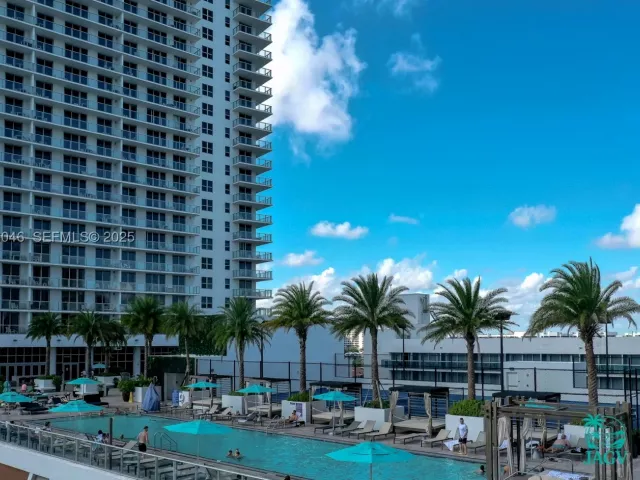 2-bedroom condo for sale in Hollywood - 4010 S Ocean Dr R3005 - MondialRealty