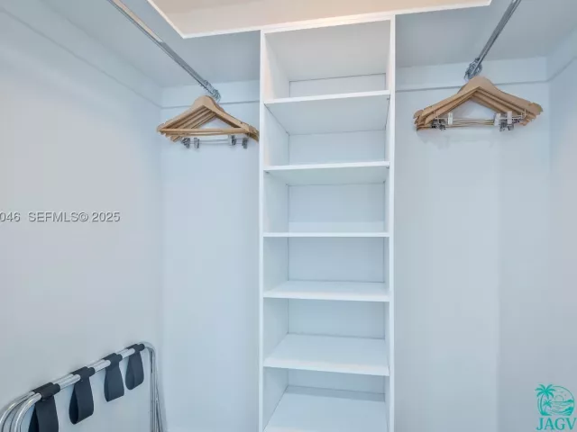2-bedroom condo for sale in Hollywood - 4010 S Ocean Dr R3005 - MondialRealty