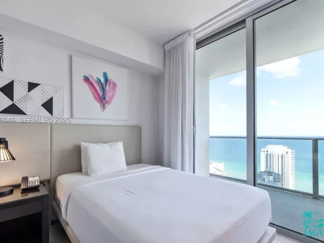 2-bedroom condo for sale in Hollywood - 4010 S Ocean Dr R3005 - MondialRealty