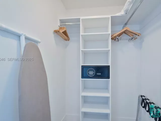 2-bedroom condo for sale in Hollywood - 4010 S Ocean Dr R3005 - MondialRealty