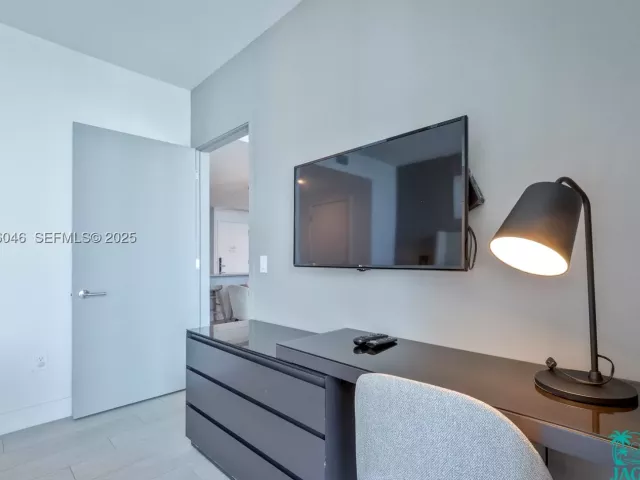 2-bedroom condo for sale in Hollywood - 4010 S Ocean Dr R3005 - MondialRealty
