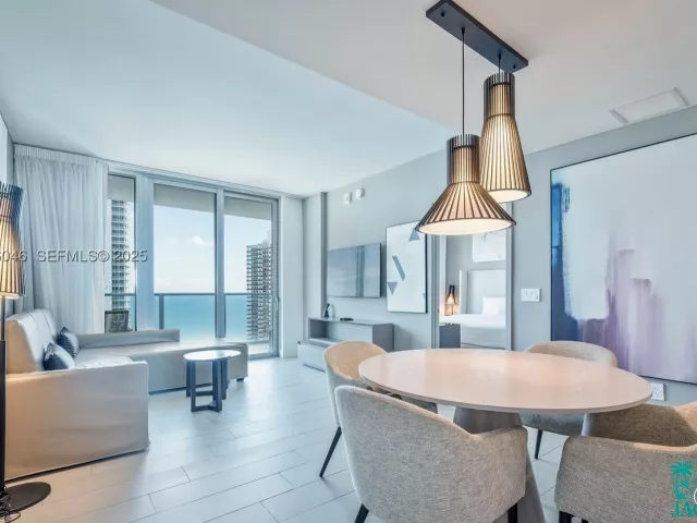 2-bedroom condo for sale in Hollywood - 4010 S Ocean Dr R3005 - MondialRealty