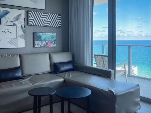 2-bedroom condo for sale in Hollywood - 4010 S Ocean Dr R3005 - MondialRealty