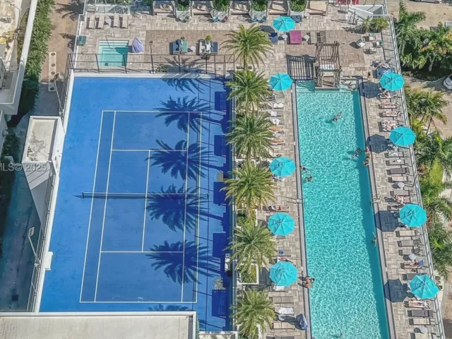 2-bedroom condo for sale in Hollywood - 4010 S Ocean Dr R3005 - MondialRealty