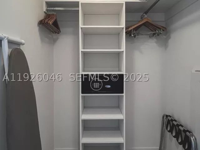 2-bedroom condo for sale in Hollywood - 4010 S Ocean Dr R3005 - MondialRealty