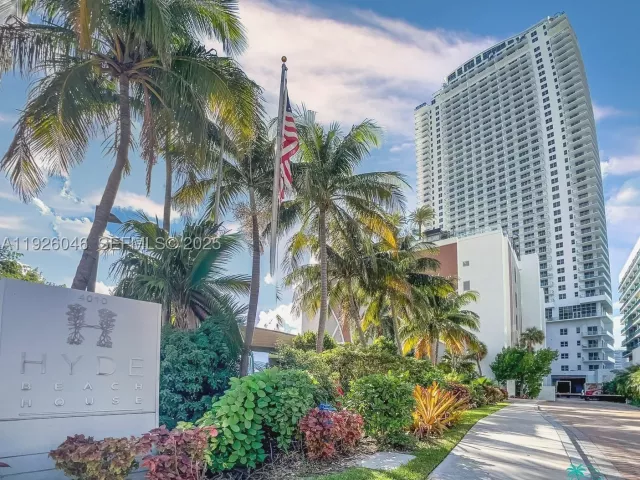 2-bedroom condo for sale in Hollywood - 4010 S Ocean Dr R3005 - MondialRealty
