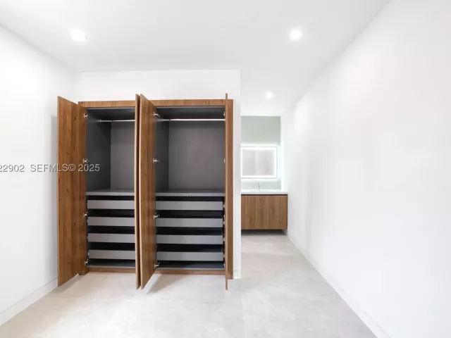 4-bedroom home for sale in Miami - 2610 SW 17th St - MondialRealty