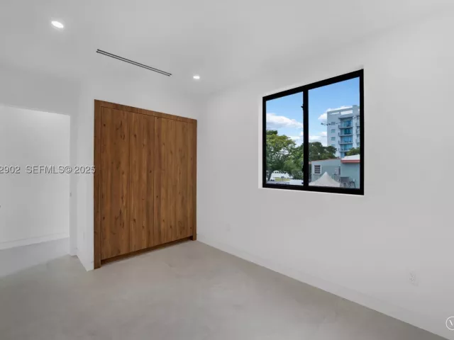 4-bedroom home for sale in Miami - 2610 SW 17th St - MondialRealty
