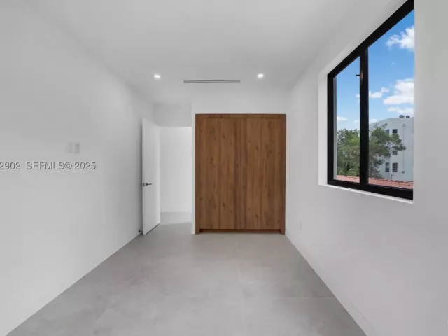4-bedroom home for sale in Miami - 2610 SW 17th St - MondialRealty