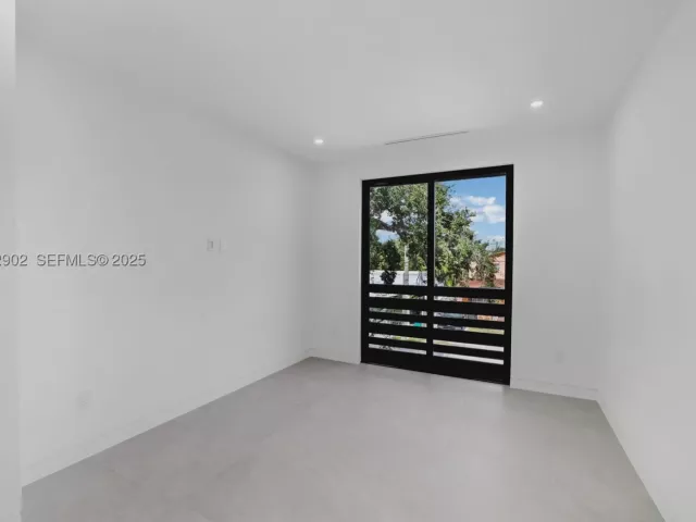 4-bedroom home for sale in Miami - 2610 SW 17th St - MondialRealty