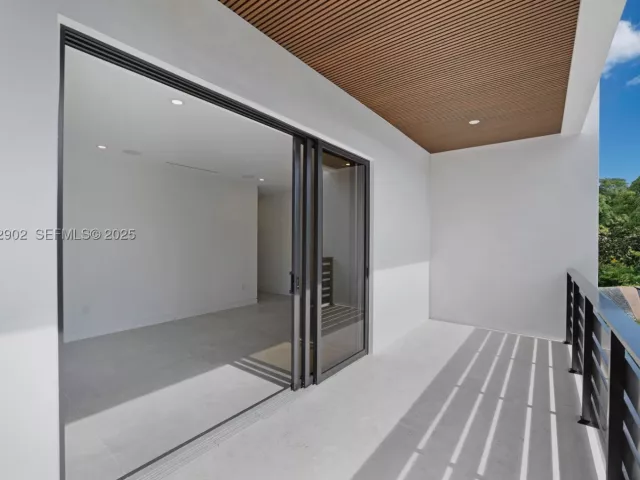 4-bedroom home for sale in Miami - 2610 SW 17th St - MondialRealty