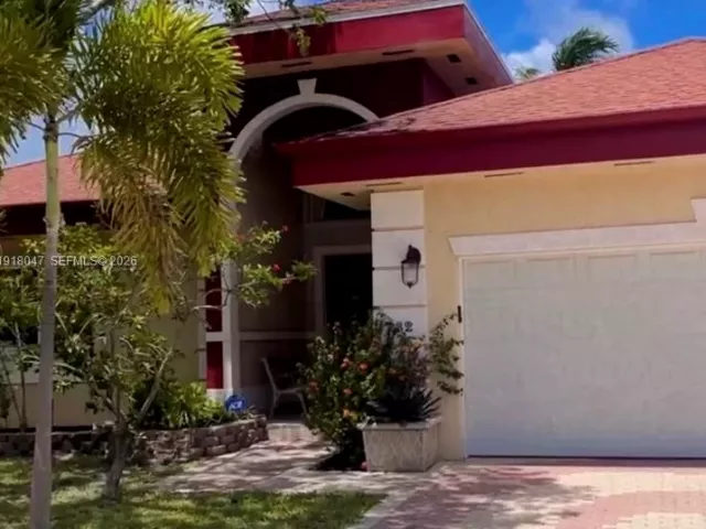 3-bedroom home for rent in Hallandale Beach - 232 SW 7th Ave 0 - MondialRealty