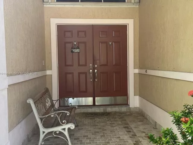 3-bedroom home for rent in Hallandale Beach - 232 SW 7th Ave 0 - MondialRealty