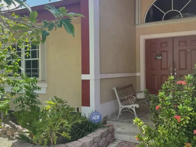 3-bedroom home for rent in Hallandale Beach - 232 SW 7th Ave 0 - MondialRealty