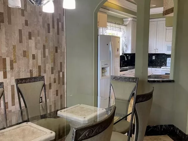 3-bedroom home for rent in Hallandale Beach - 232 SW 7th Ave 0 - MondialRealty