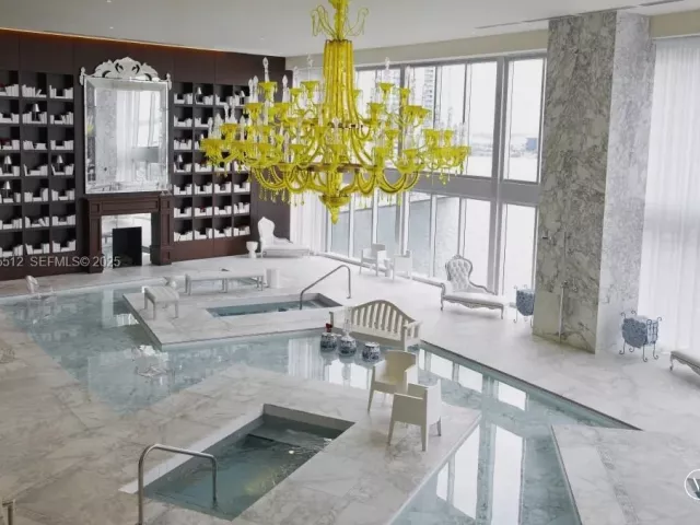 1-bedroom condo for sale in Miami - 485 Brickell Ave 3307 - MondialRealty