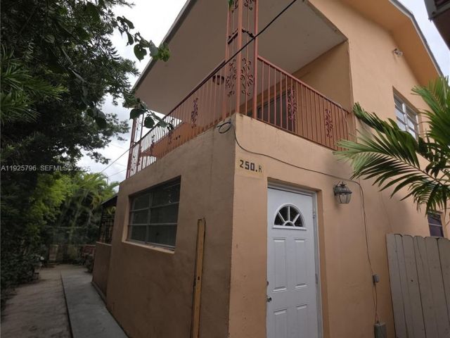 3-bedroom home for rent in Miami - 250 NW 63rd Ct 2 - MondialRealty