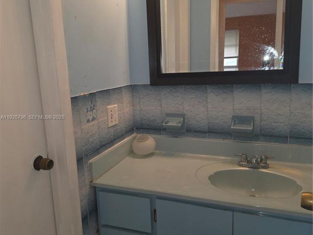 3-bedroom home for rent in Miami - 250 NW 63rd Ct 2 - MondialRealty