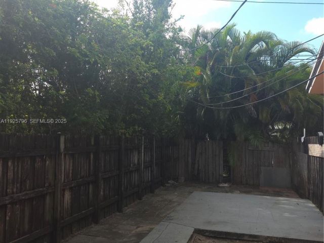 3-bedroom home for rent in Miami - 250 NW 63rd Ct 2 - MondialRealty