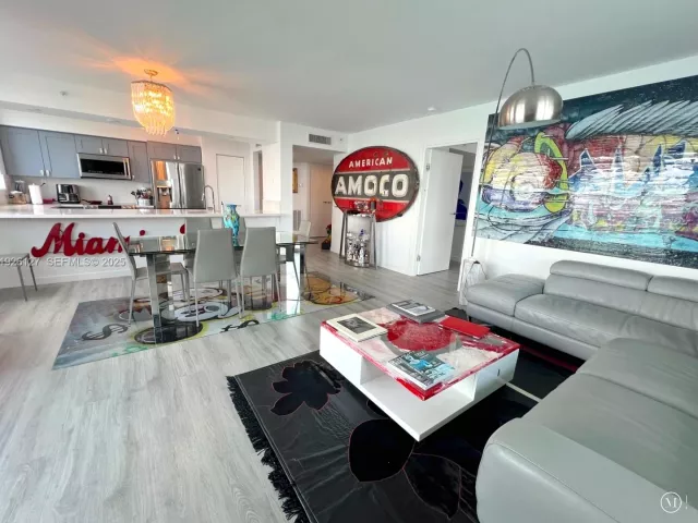 2-bedroom condo for sale in Miami Beach - 650 West Ave 1001 - MondialRealty