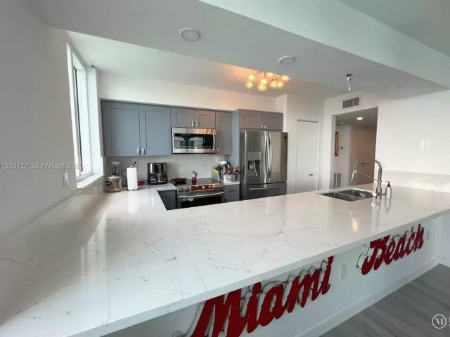 2-bedroom condo for sale in Miami Beach - 650 West Ave 1001 - MondialRealty