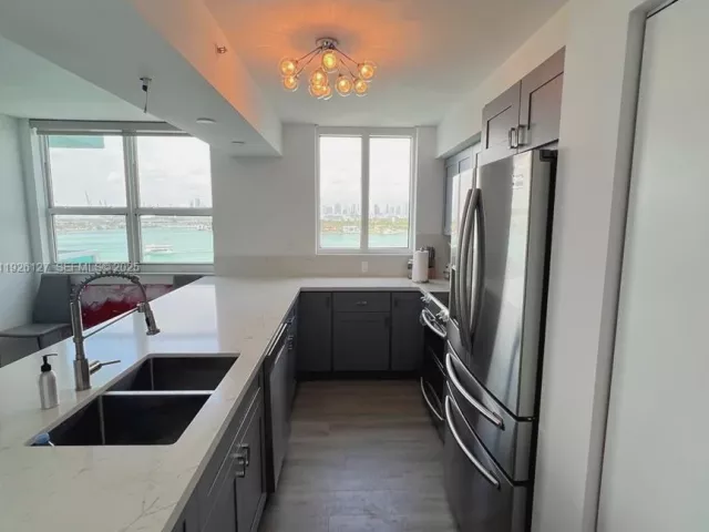 2-bedroom condo for sale in Miami Beach - 650 West Ave 1001 - MondialRealty