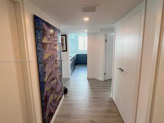 2-bedroom condo for sale in Miami Beach - 650 West Ave 1001 - MondialRealty