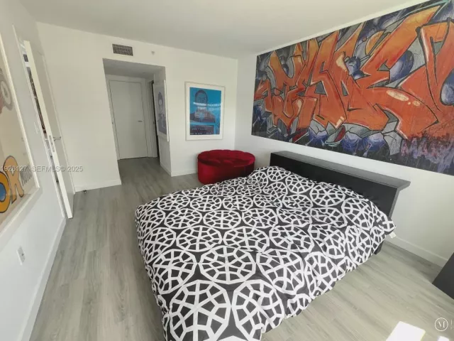 2-bedroom condo for sale in Miami Beach - 650 West Ave 1001 - MondialRealty