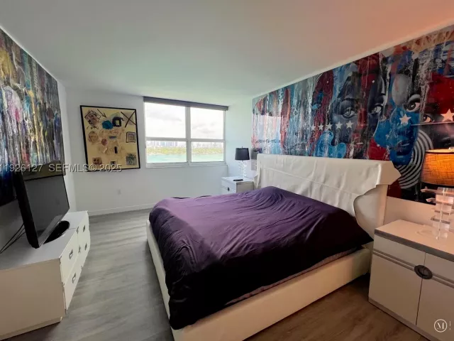 2-bedroom condo for sale in Miami Beach - 650 West Ave 1001 - MondialRealty