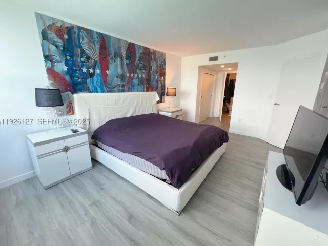 2-bedroom condo for sale in Miami Beach - 650 West Ave 1001 - MondialRealty
