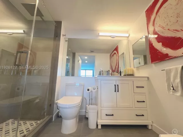 2-bedroom condo for sale in Miami Beach - 650 West Ave 1001 - MondialRealty