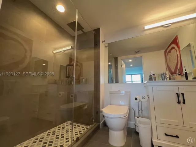 2-bedroom condo for sale in Miami Beach - 650 West Ave 1001 - MondialRealty