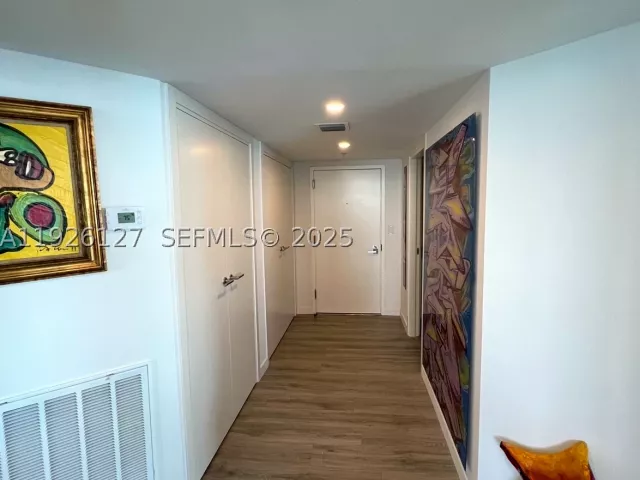 2-bedroom condo for sale in Miami Beach - 650 West Ave 1001 - MondialRealty
