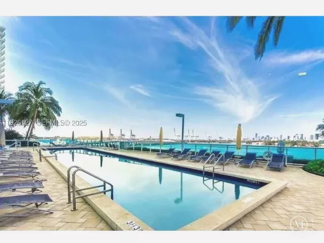 2-bedroom condo for sale in Miami Beach - 650 West Ave 1001 - MondialRealty