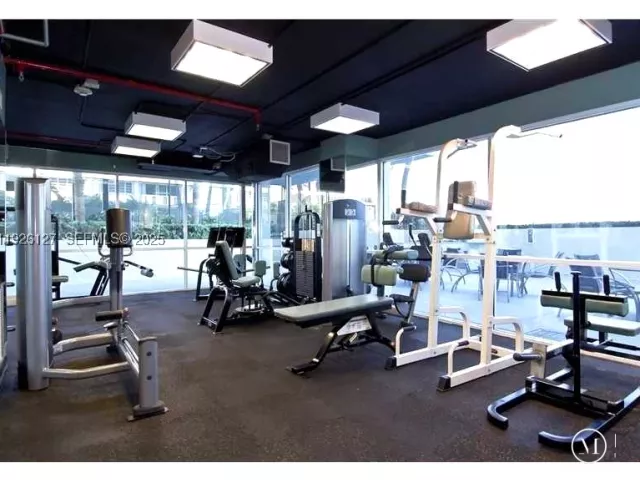2-bedroom condo for sale in Miami Beach - 650 West Ave 1001 - MondialRealty