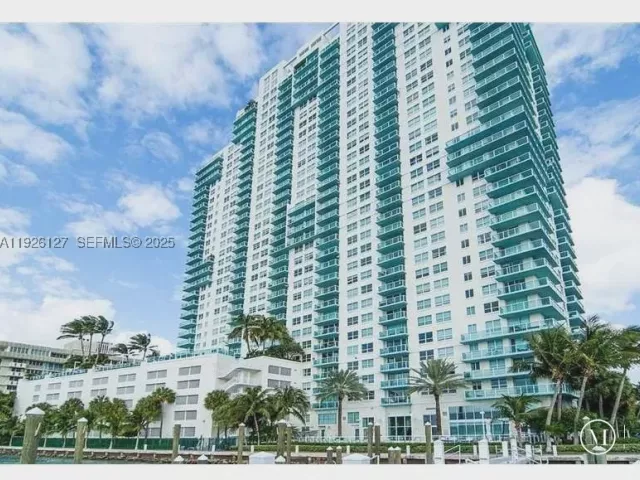 2-bedroom condo for sale in Miami Beach - 650 West Ave 1001 - MondialRealty