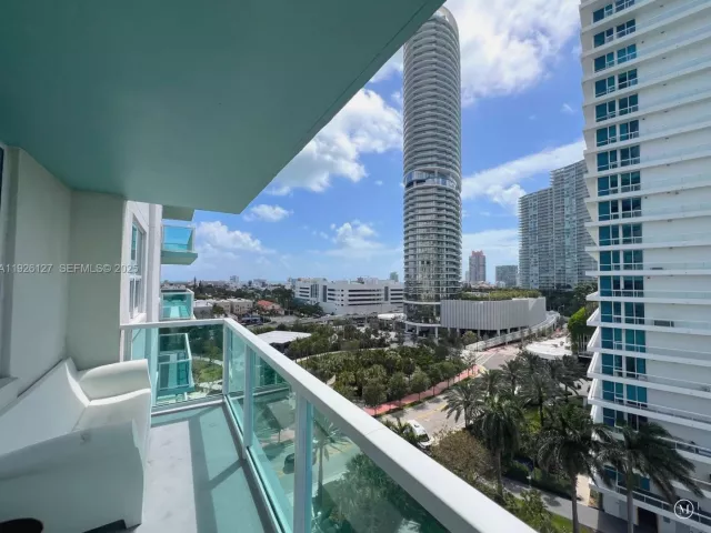 2-bedroom condo for sale in Miami Beach - 650 West Ave 1001 - MondialRealty
