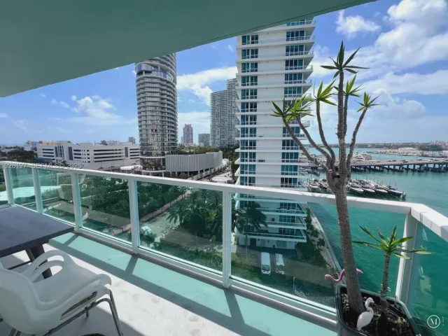 2-bedroom condo for sale in Miami Beach - 650 West Ave 1001 - MondialRealty