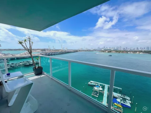 2-bedroom condo for sale in Miami Beach - 650 West Ave 1001 - MondialRealty