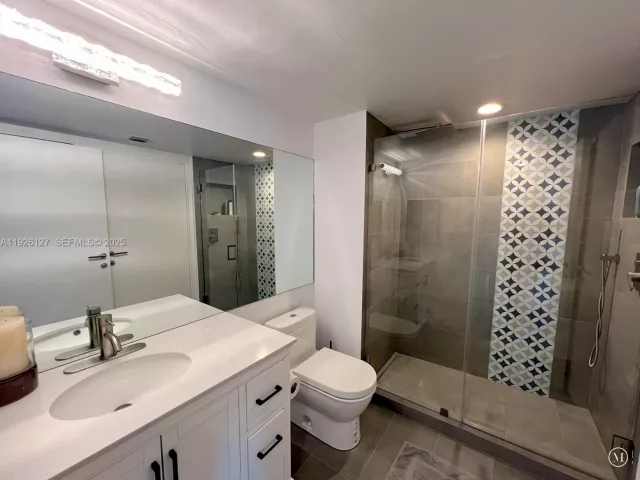 2-bedroom condo for sale in Miami Beach - 650 West Ave 1001 - MondialRealty