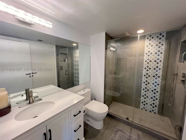 2-bedroom condo for sale in Miami Beach - 650 West Ave 1001 - MondialRealty
