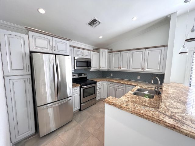 Home for sale at 21013 Country Creek Drive - photo 6895193