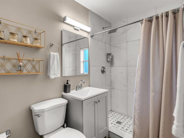 Home for sale at 1100 NW 7th Ave - photo 6863637