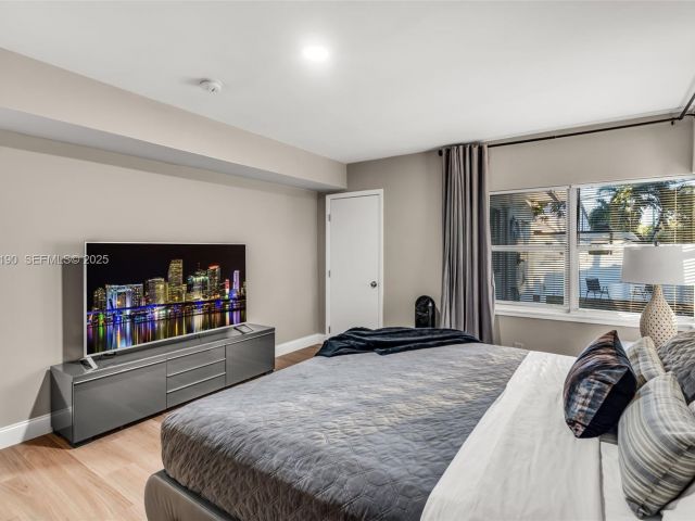 Home for sale at 1100 NW 7th Ave - photo 6863646