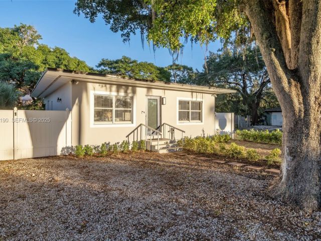 Home for sale at 1100 NW 7th Ave - photo 6863655