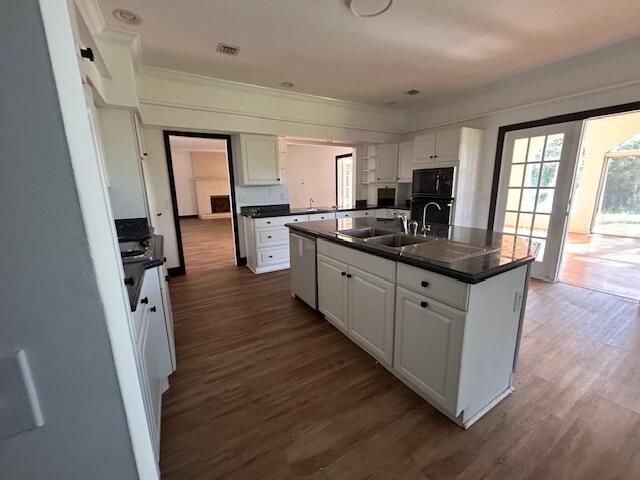 Home for sale at 2901 Embassy Drive - photo 6864979