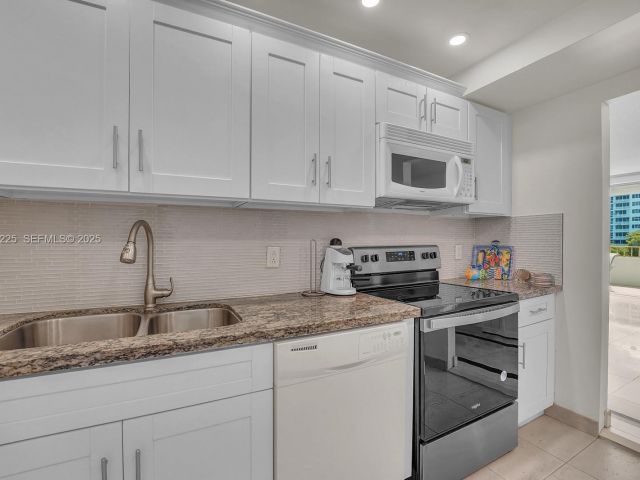 Apartment for rent  Unit #413 - photo 6864423