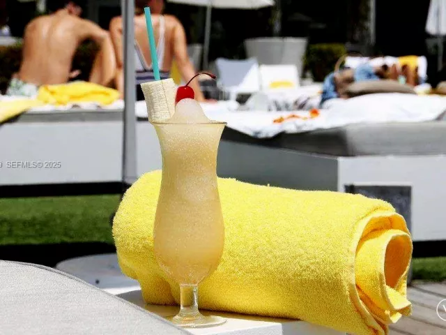 1-bedroom condo for rent in Miami Beach - 1100 West Ave 1004 - MondialRealty