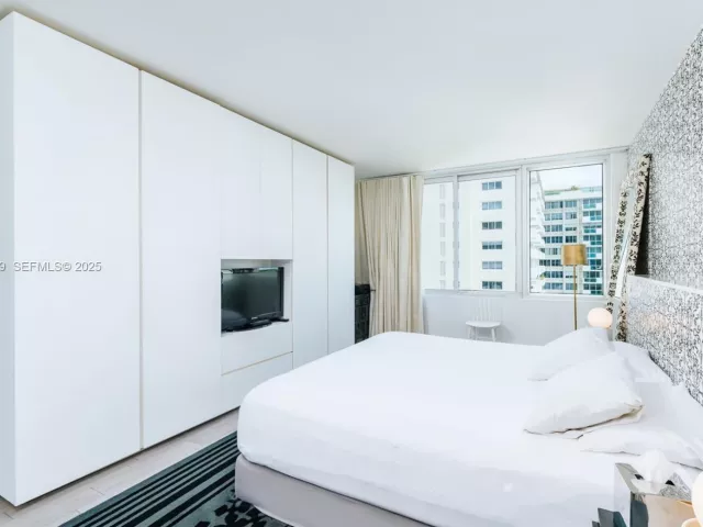 1-bedroom condo for rent in Miami Beach - 1100 West Ave 1004 - MondialRealty